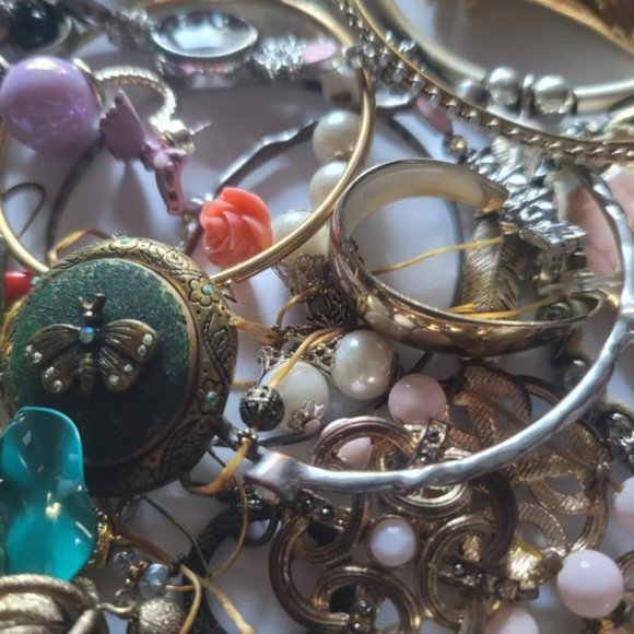 1 Pound Vintage to Modern Broken Jewelry Lot Harvest DIY Rhinestone Crafts Chain - Picture 3 of 4